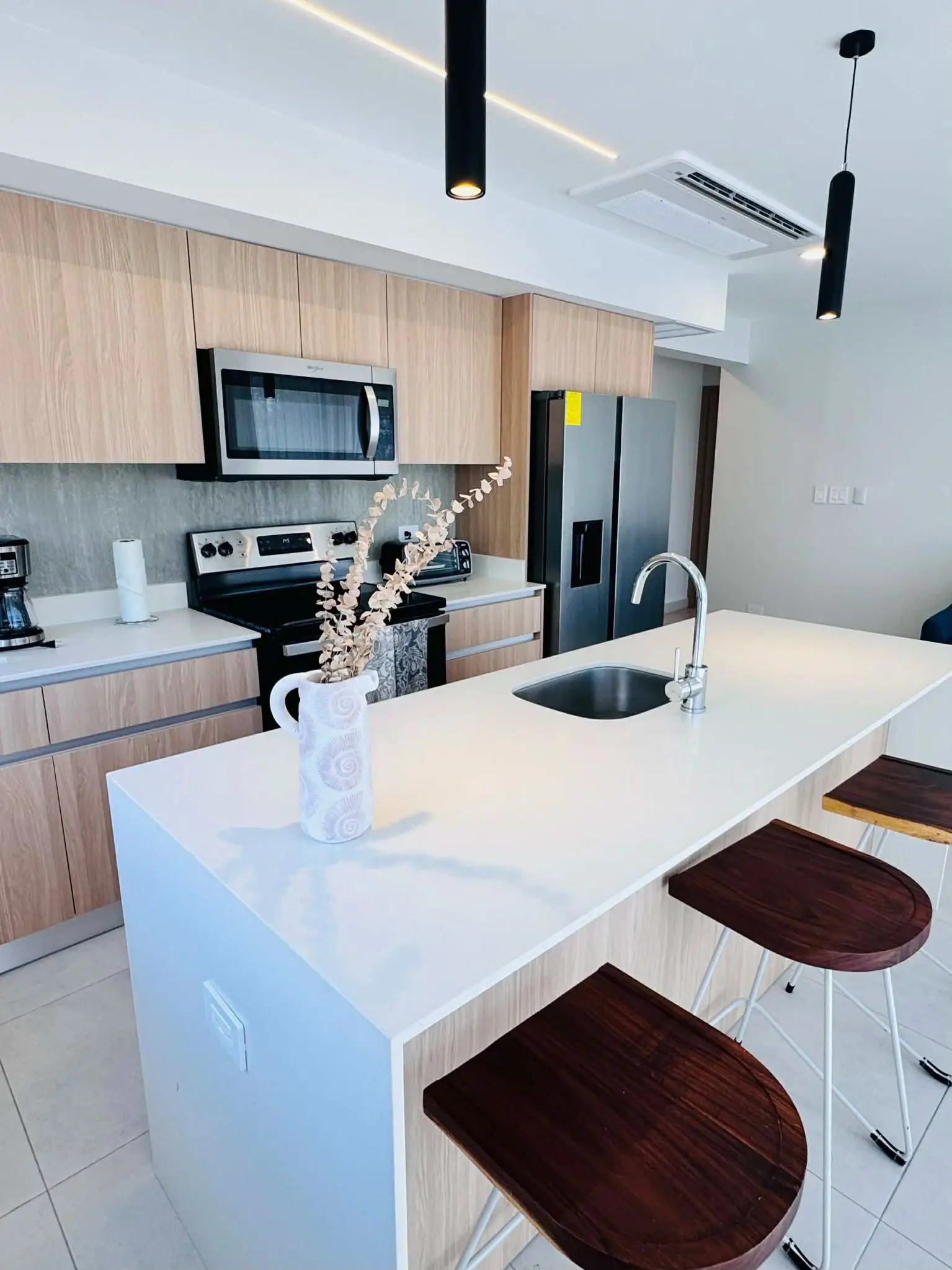 Torres del Mar Best-Priced Units in the Community - image 6