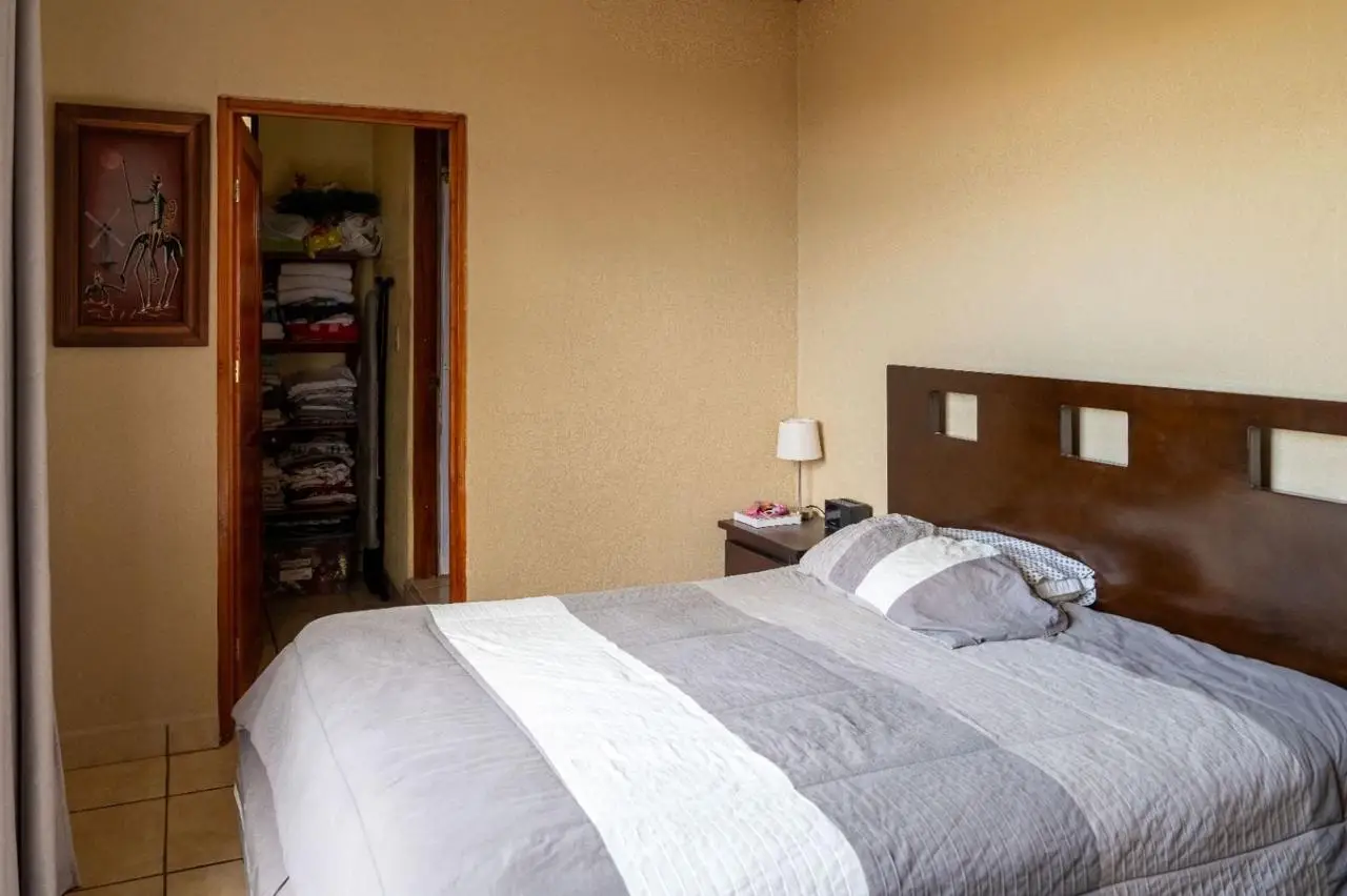 Atenas Quinta with Mountain Views: Charming 3-Bed Home on Expansive Private Land - image 15