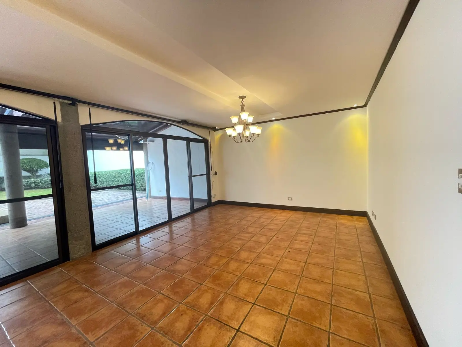 For Sale - House in Gated Community, Santa Ana - image 2