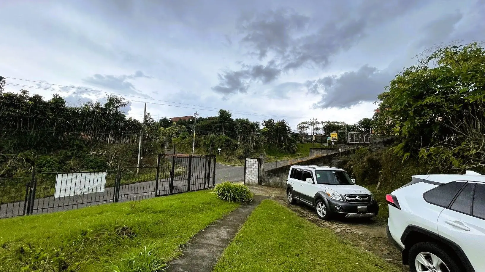 LAND WITH A HOUSE IN CARRIZAL, ALAJUELA - image 10