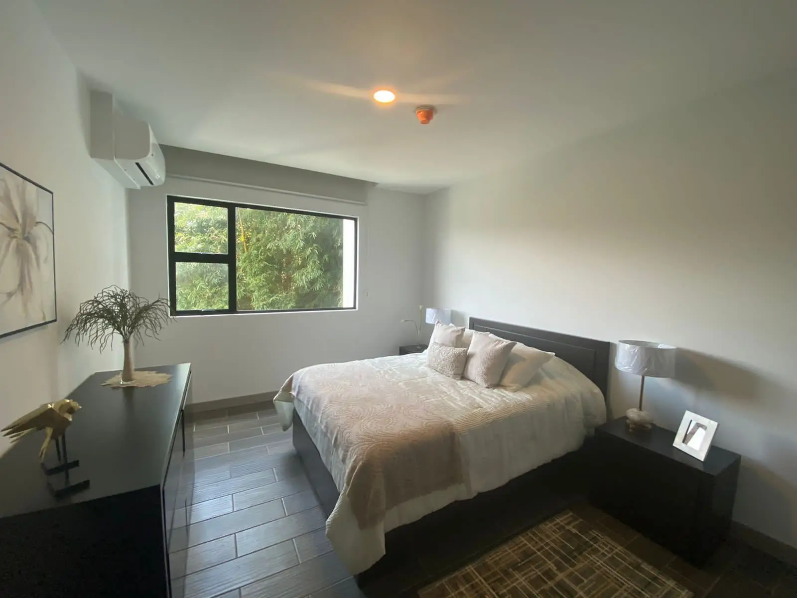Modern 2-Bed Condo in Escazú with City Views - image 2