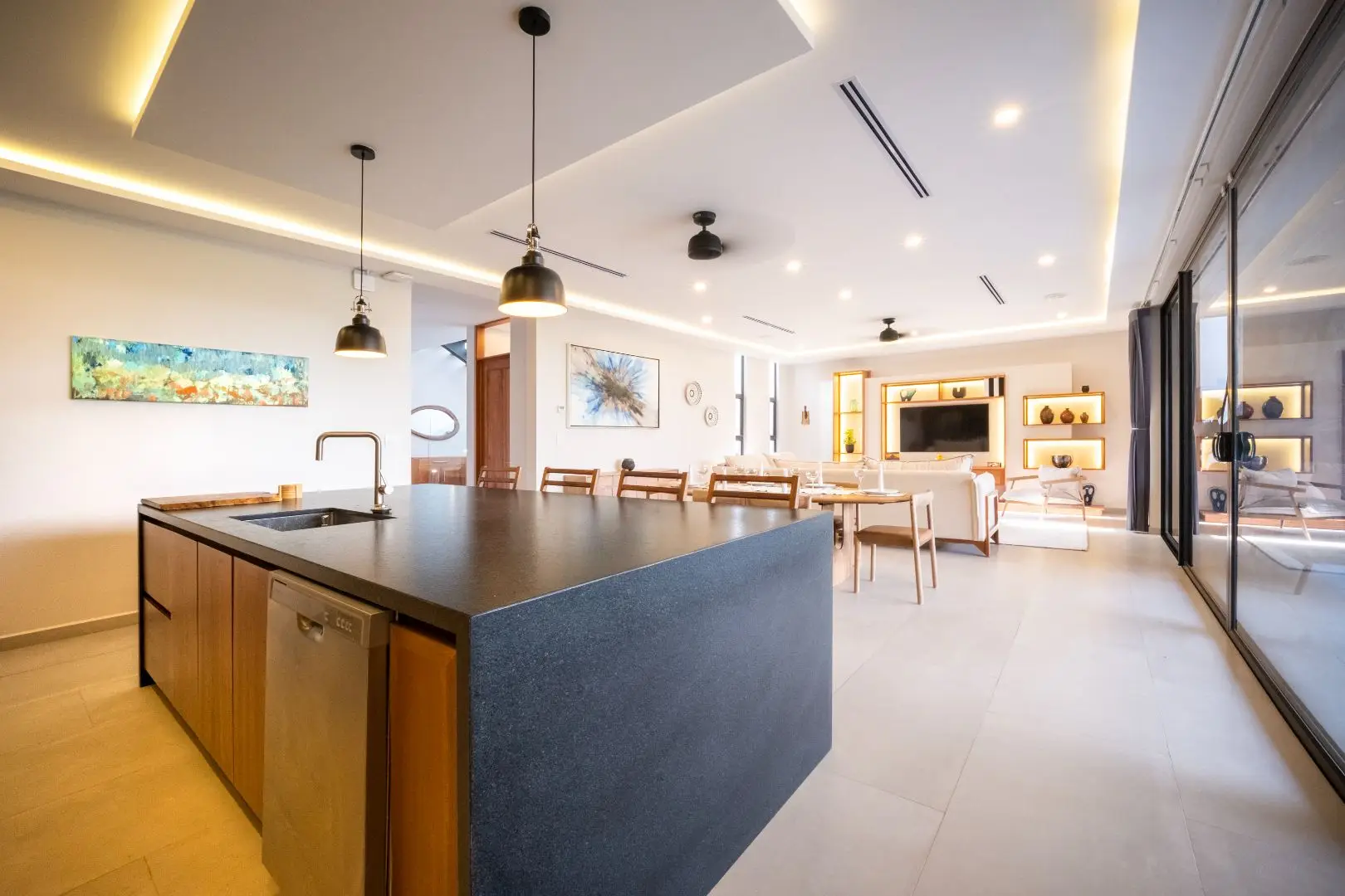 Luxury 5-Bedroom Home in Jacó, Costa Rica - image 3