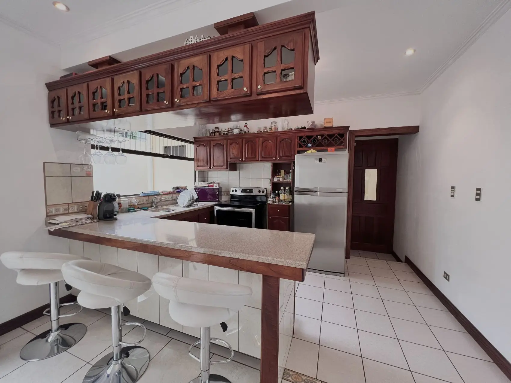 Elegant Two-Story Home with Pool and Panoramic Views in Las Cumbres, Brasil de Mora - image 9