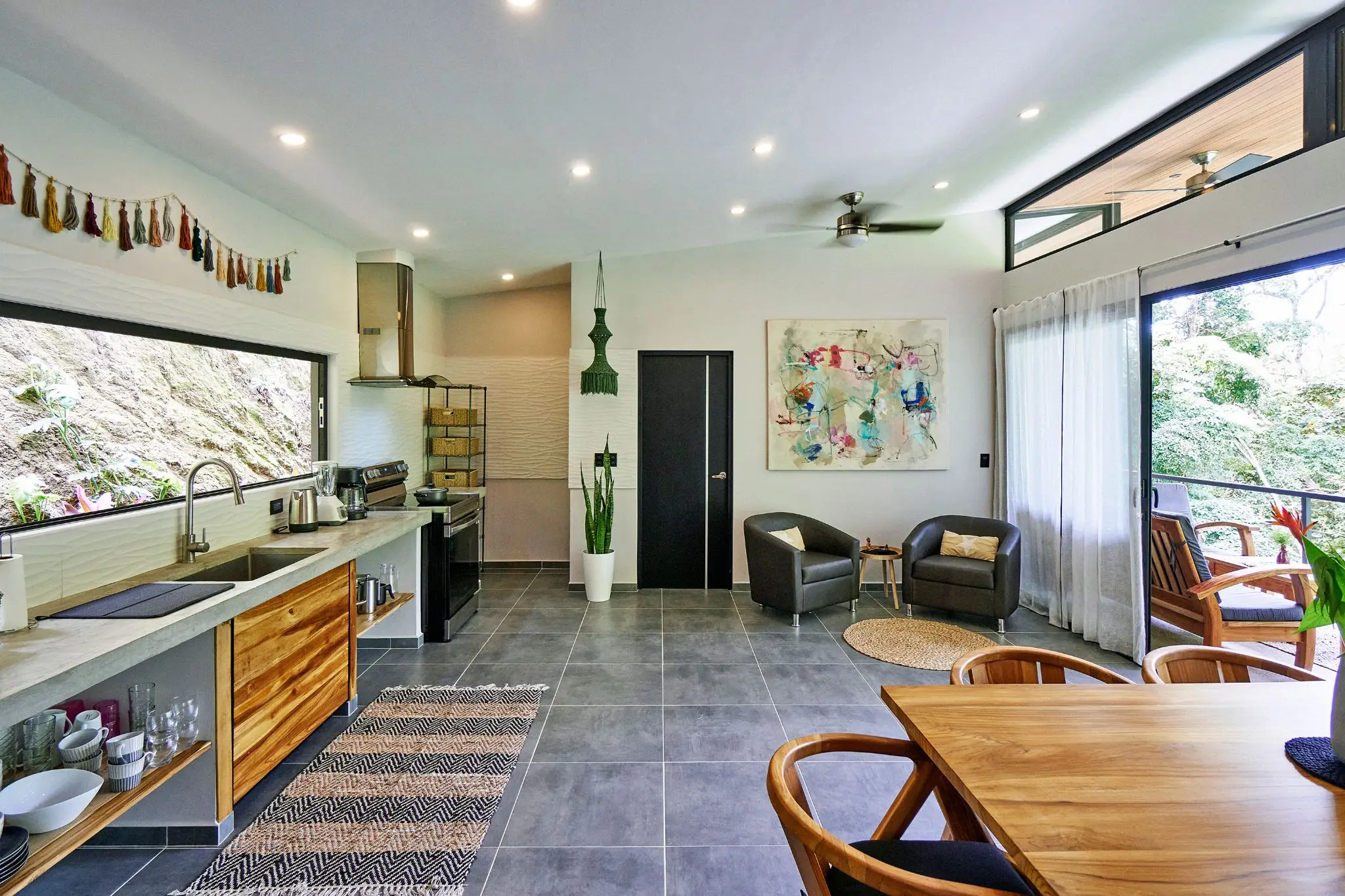 Tropical Villa in Santa Teresa, Steps from the Beach, with Additional Lot for Future Development - image 9