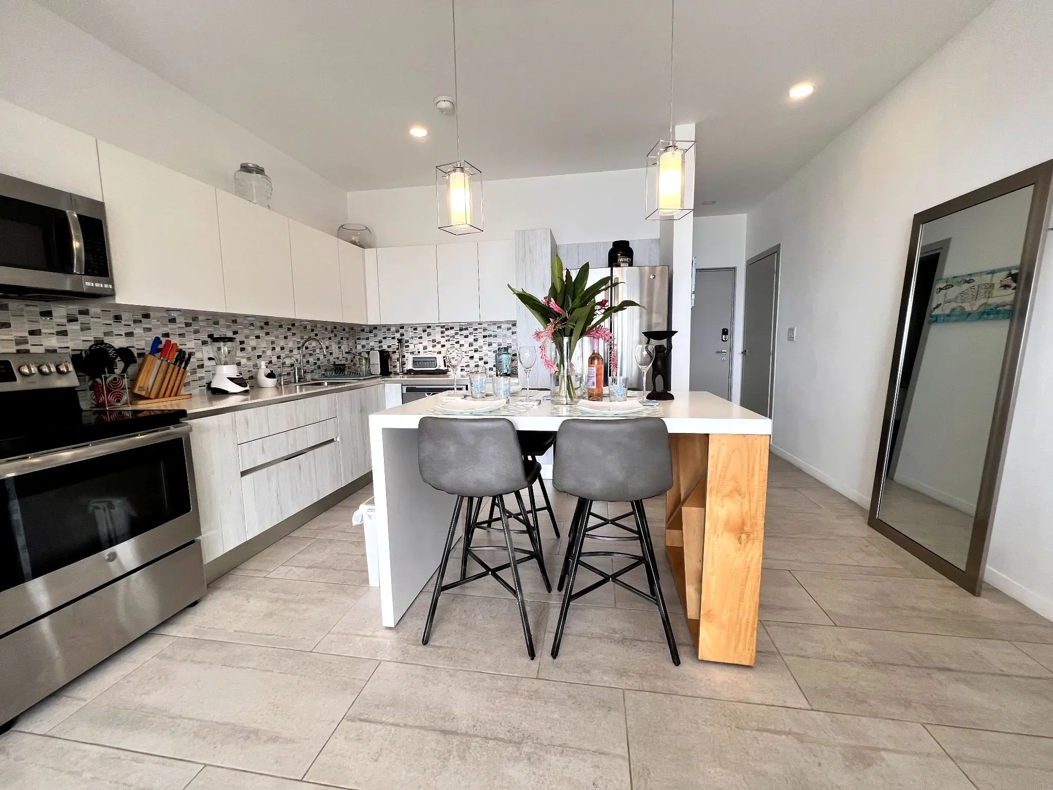 Stunning 2-Bedroom Oceanview Apartment for Sale in Sunset Blvd, Jaco Beach - image 7