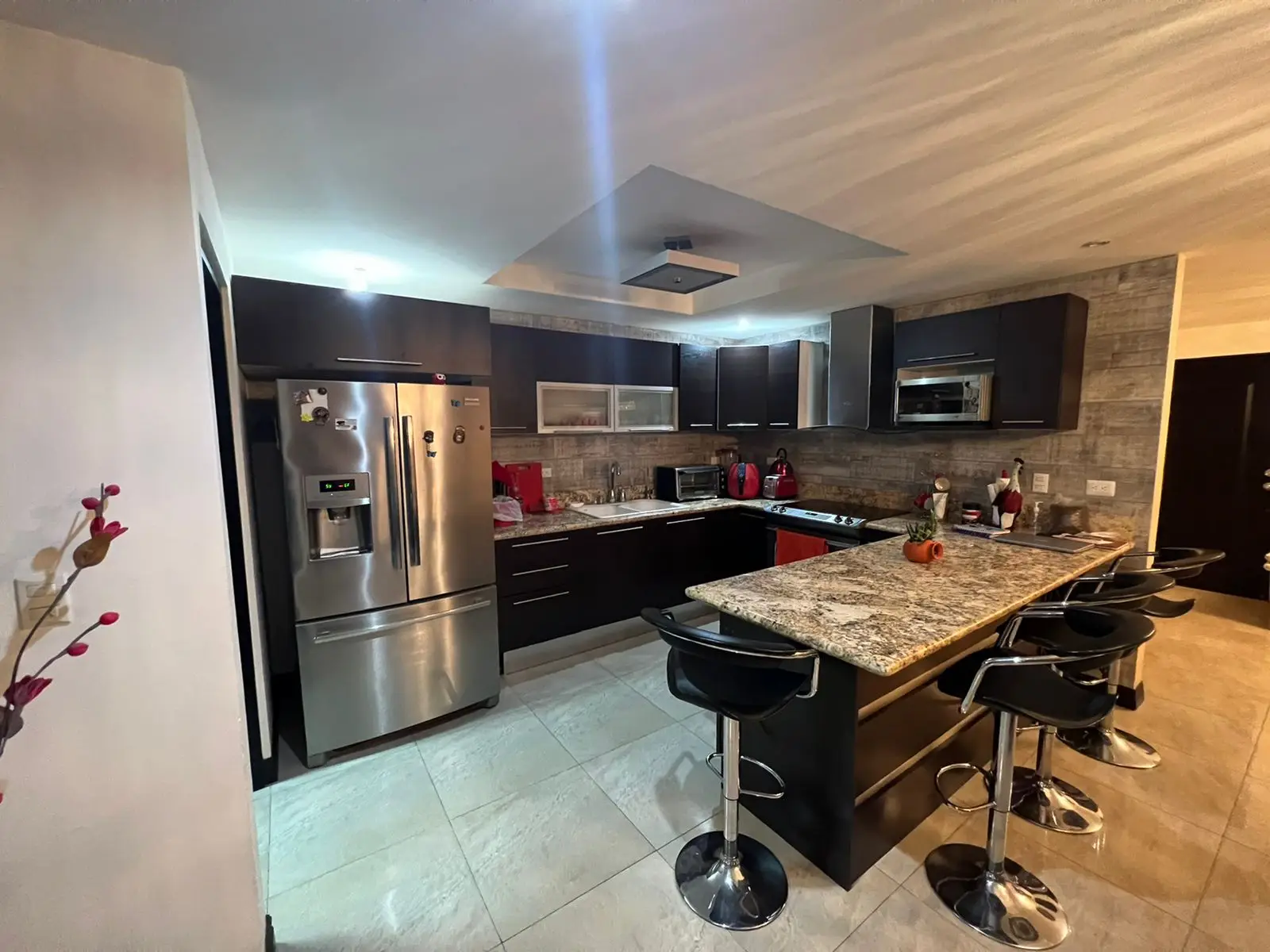 Santa Ana: 3-Bed Townhouse in Gated Community - Rent! - image 14