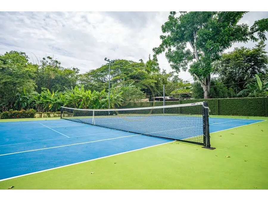 Modern 4-Bedroom House in Jacó: New Build with Spacious Living & Outdoor Oasis - image 8