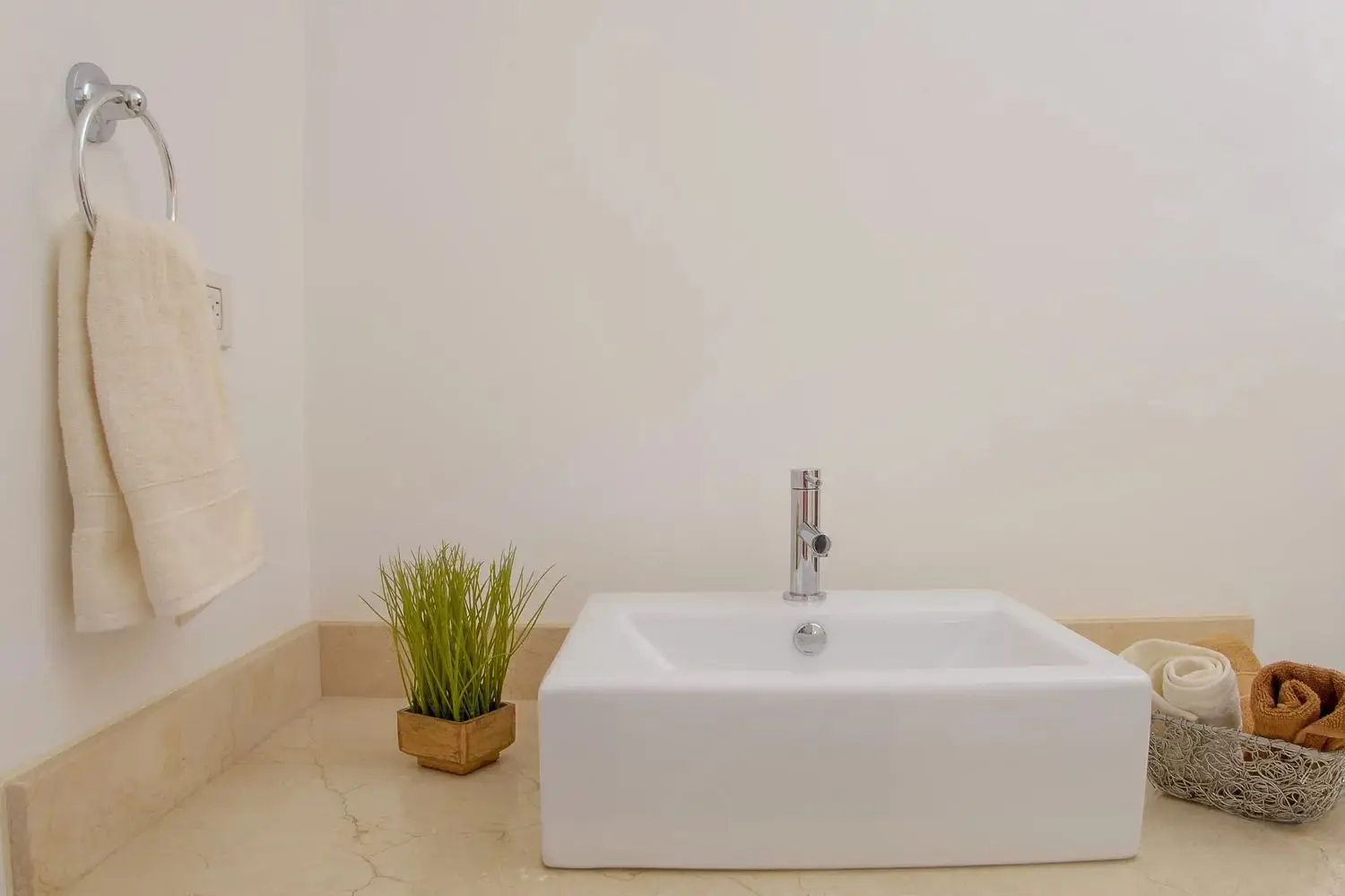 Modern 1-Bedroom Condo in Alta Pietra, Escazú | Luxury Living & Amenities - image 14