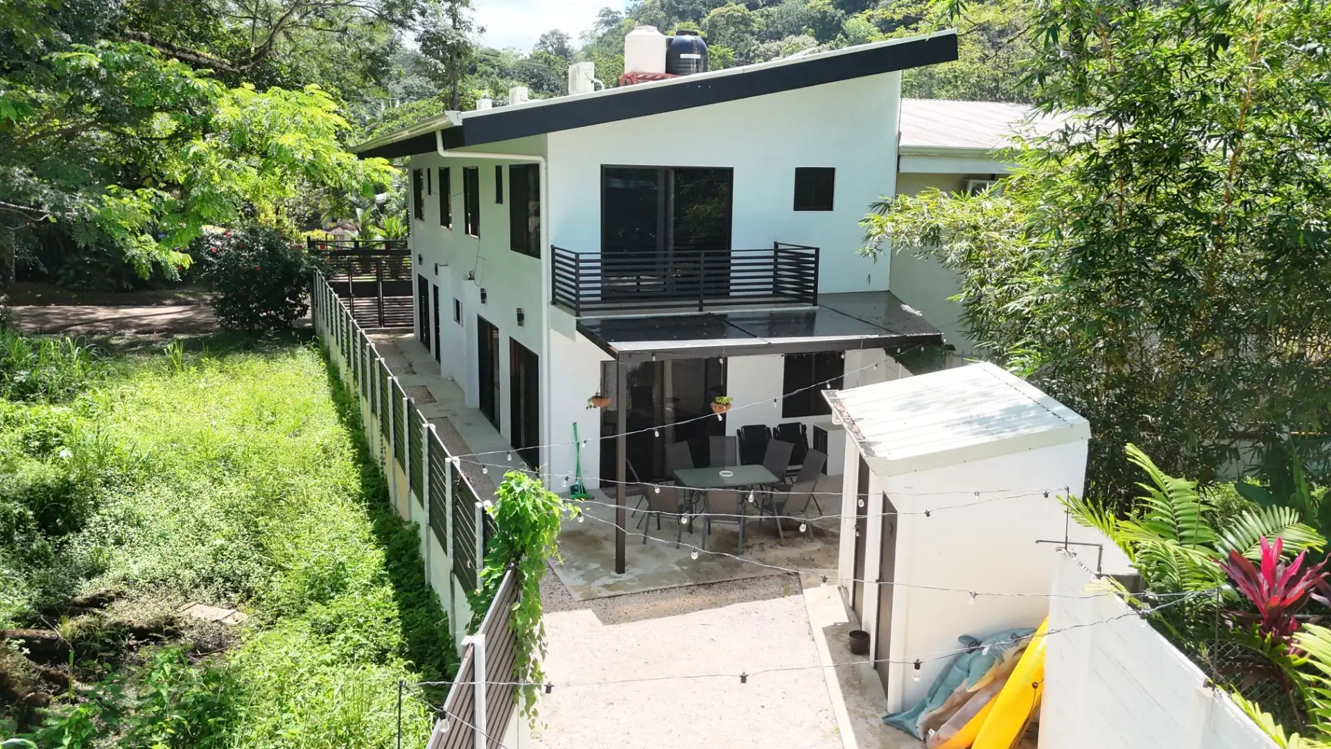 Luxury 4-Bedroom Home with Mountain Views in Playa Hermosa - image 3