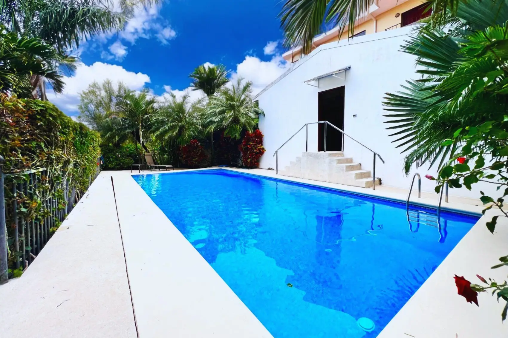 Elegant Two-Story Home with Pool and Panoramic Views in Las Cumbres, Brasil de Mora - image 5