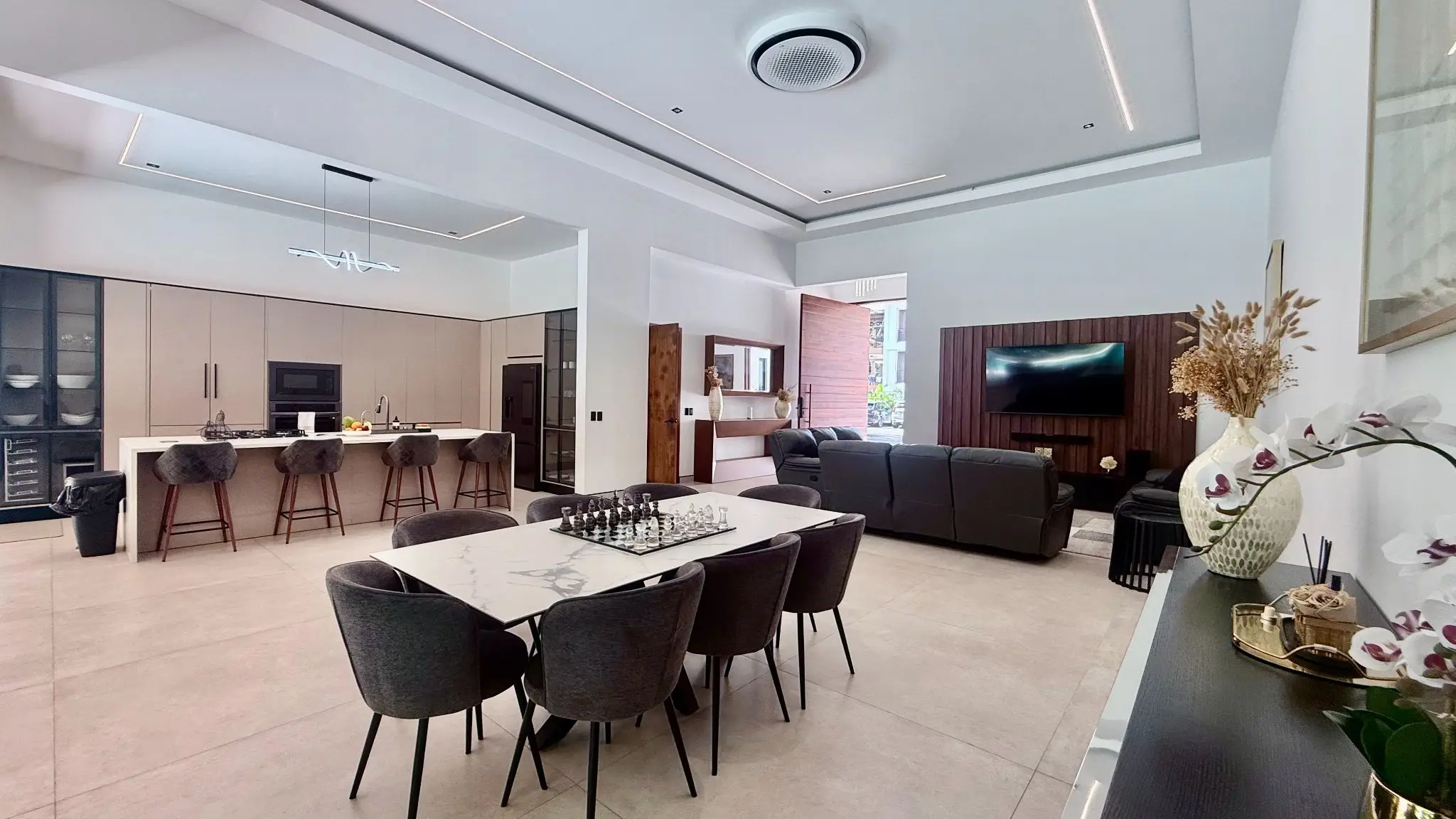 Ultra-Modern 4-Bed Luxury Villa with Pool in Herradura, Costa Rica - image 13