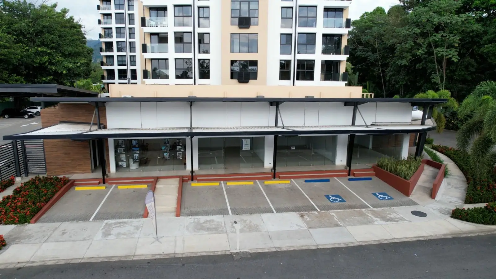 Brand New Modern Office/Commercial Space in Jacó, Costa Rica - Prime Location - image 9