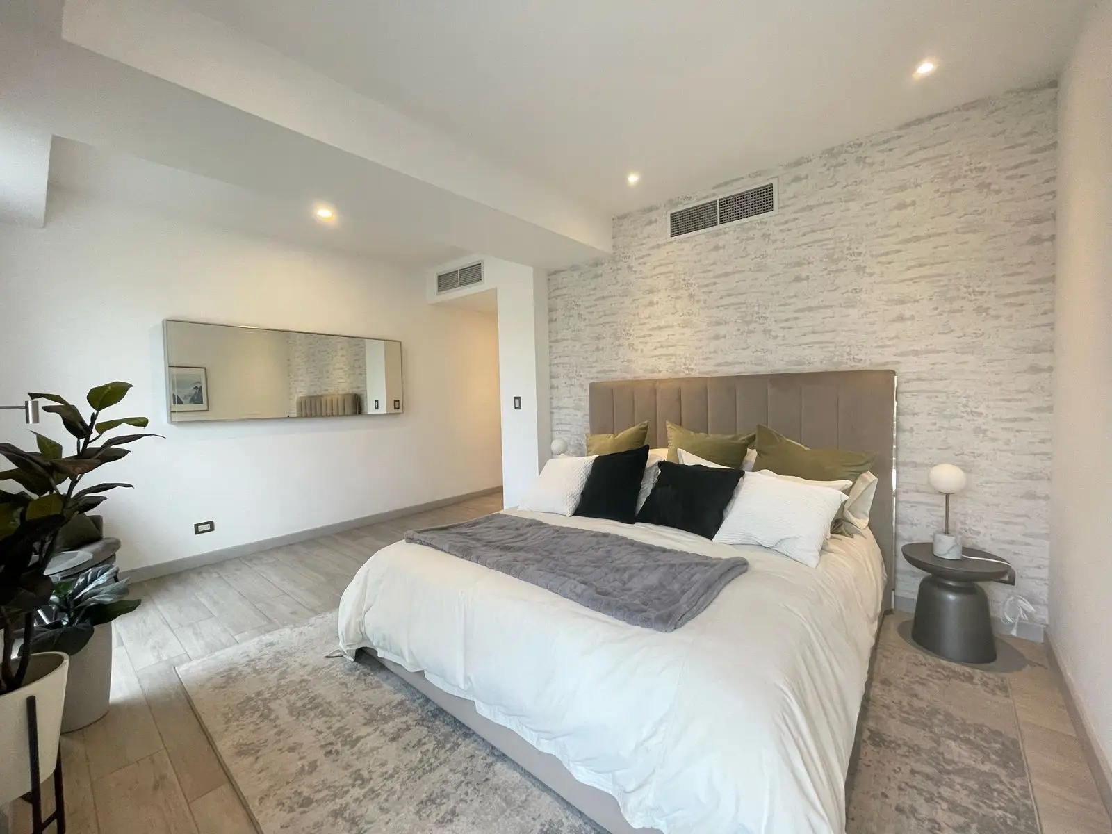 Luxury 3-BR Apartment in Secure Escazú Community - image 13