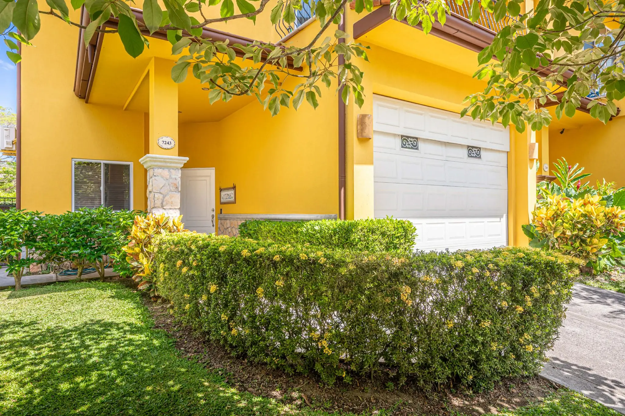 Peaceful and  Secure 3BR Condo with Private Pool in Las Lomas - image 9