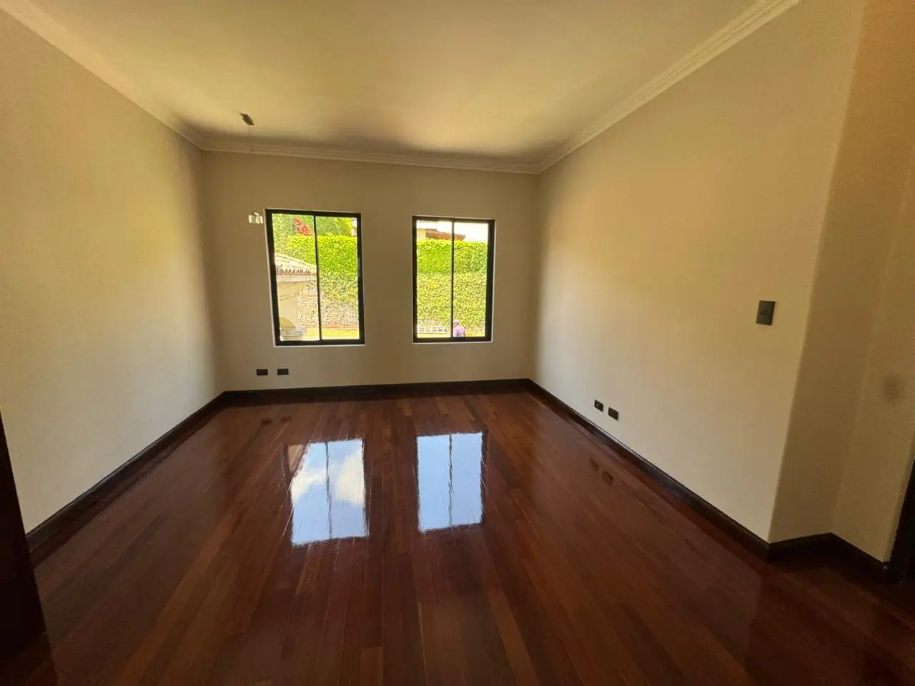 Residencia de Lujo con Vista a la Ciudad en Cerro Alto, Escazú - image 6