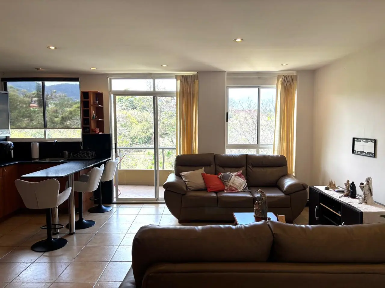 Rent / Lovely Apartment in Valle Arriba Condominium, San Rafael de Escazu, San Jose - image 9