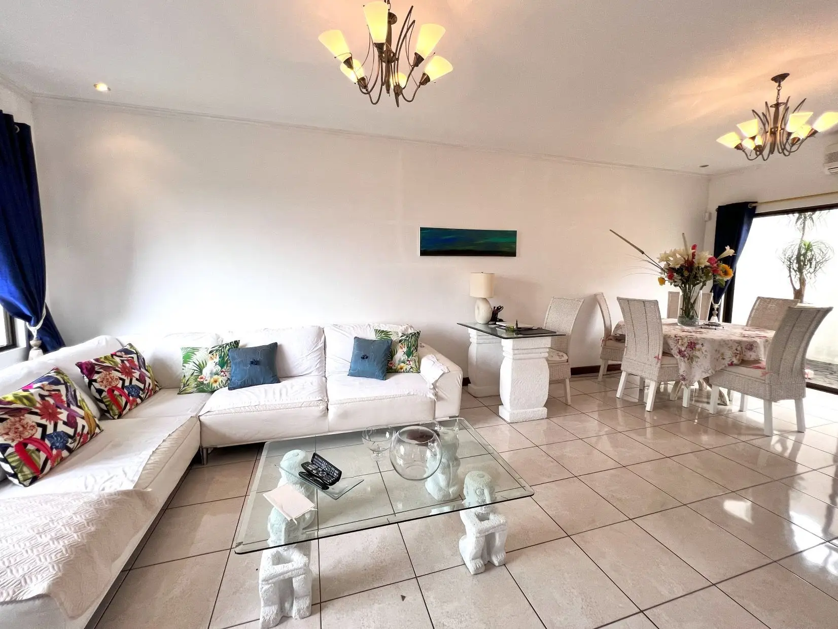 Elegant Two-Story Home with Pool and Panoramic Views in Las Cumbres, Brasil de Mora - image 7