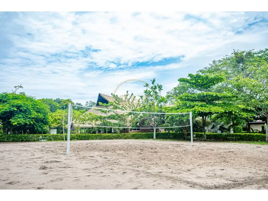 Modern 4-Bedroom House in Jacó: New Build with Spacious Living & Outdoor Oasis - image 11