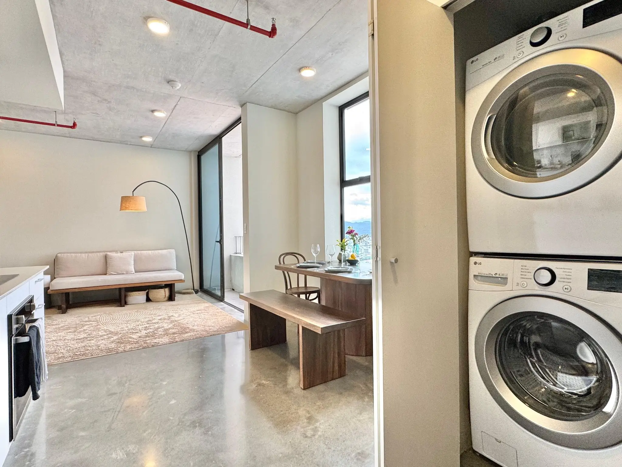 Modern 2-Bedroom Apartment with Panoramic City & Mountain Views in San José - image 9