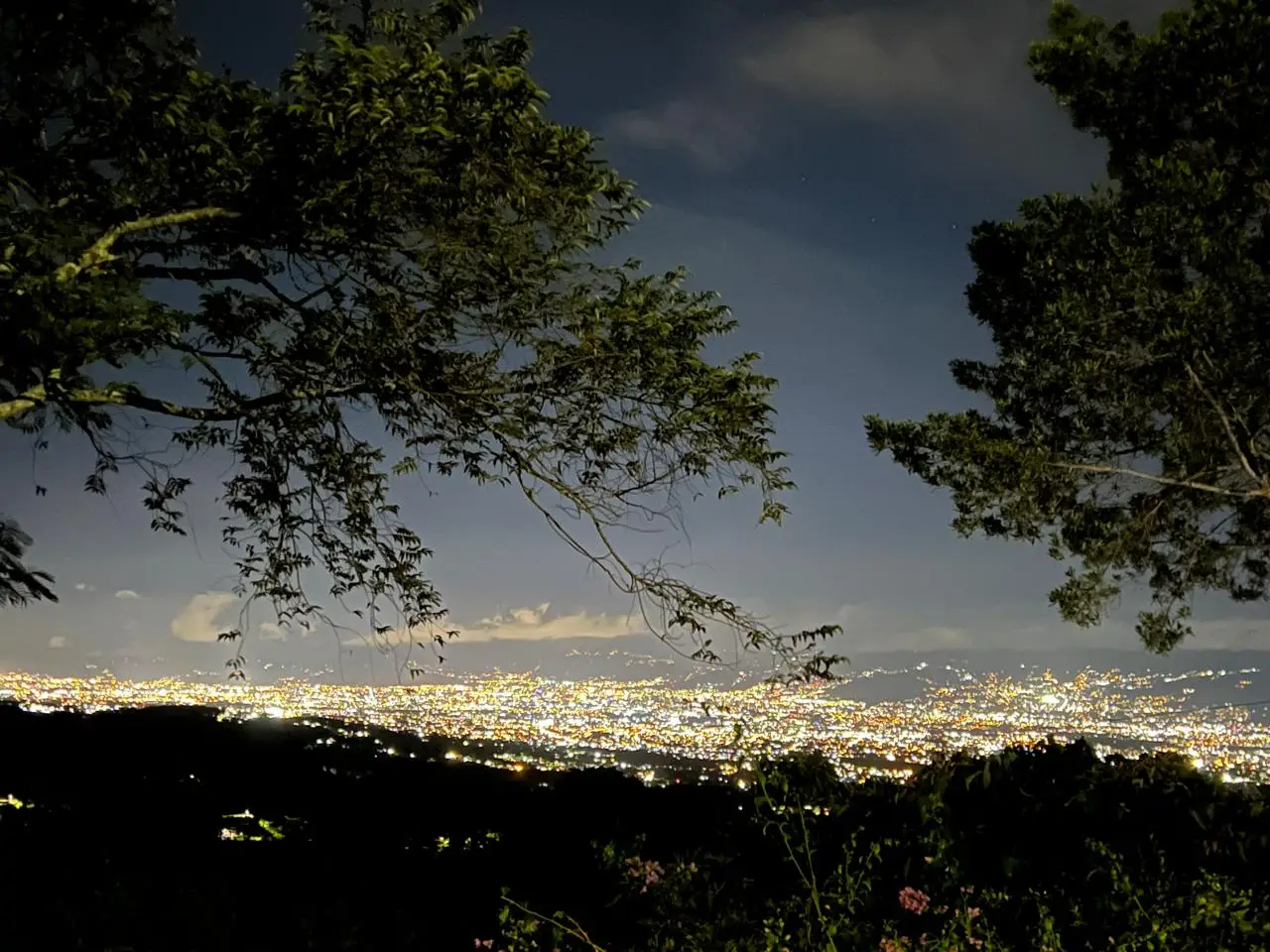 Hillside House with breathtaking Panoramic Valley Views in Santa Bárbara, Heredia - image 2