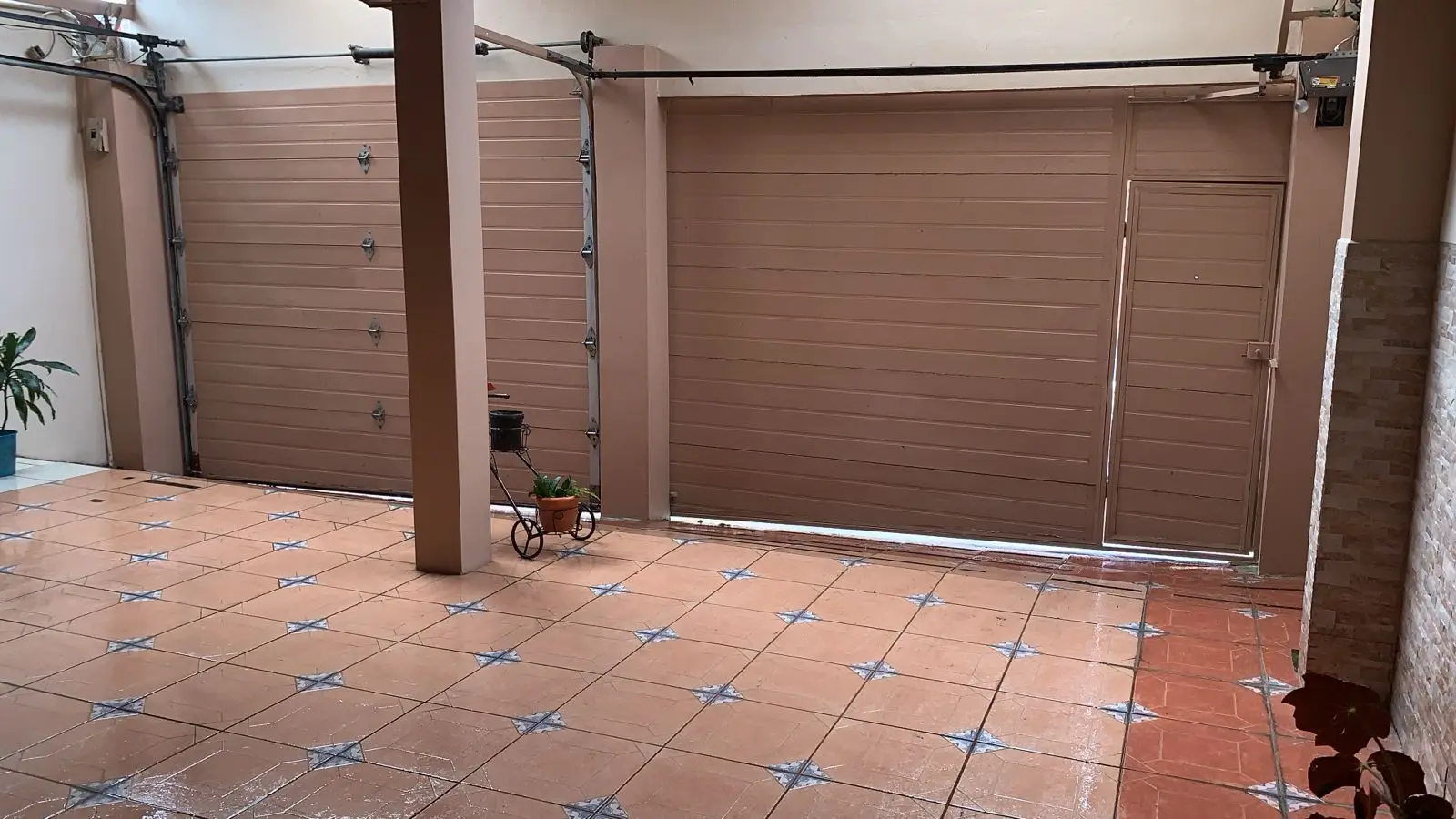 Spacious 6-Bedroom Family Home in Residencial Saint Clare, Moravia - image 11