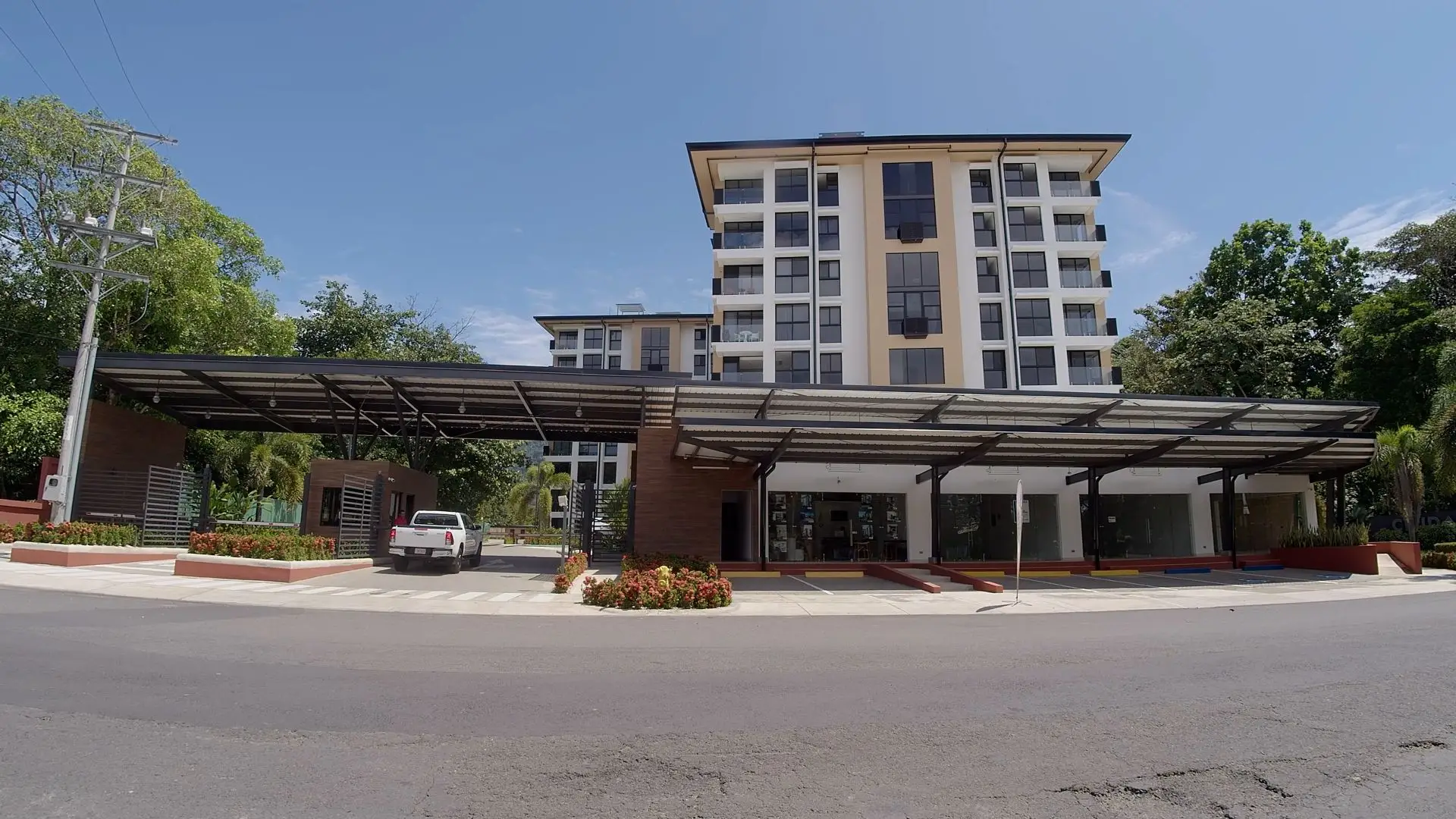 Scenic 2BR/2BA Apartment with Ocean and Mountain Views - image 2