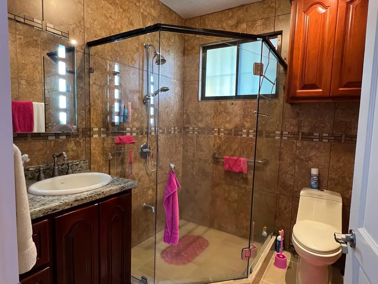 Hillside House with breathtaking Panoramic Valley Views in Santa Bárbara, Heredia - image 10