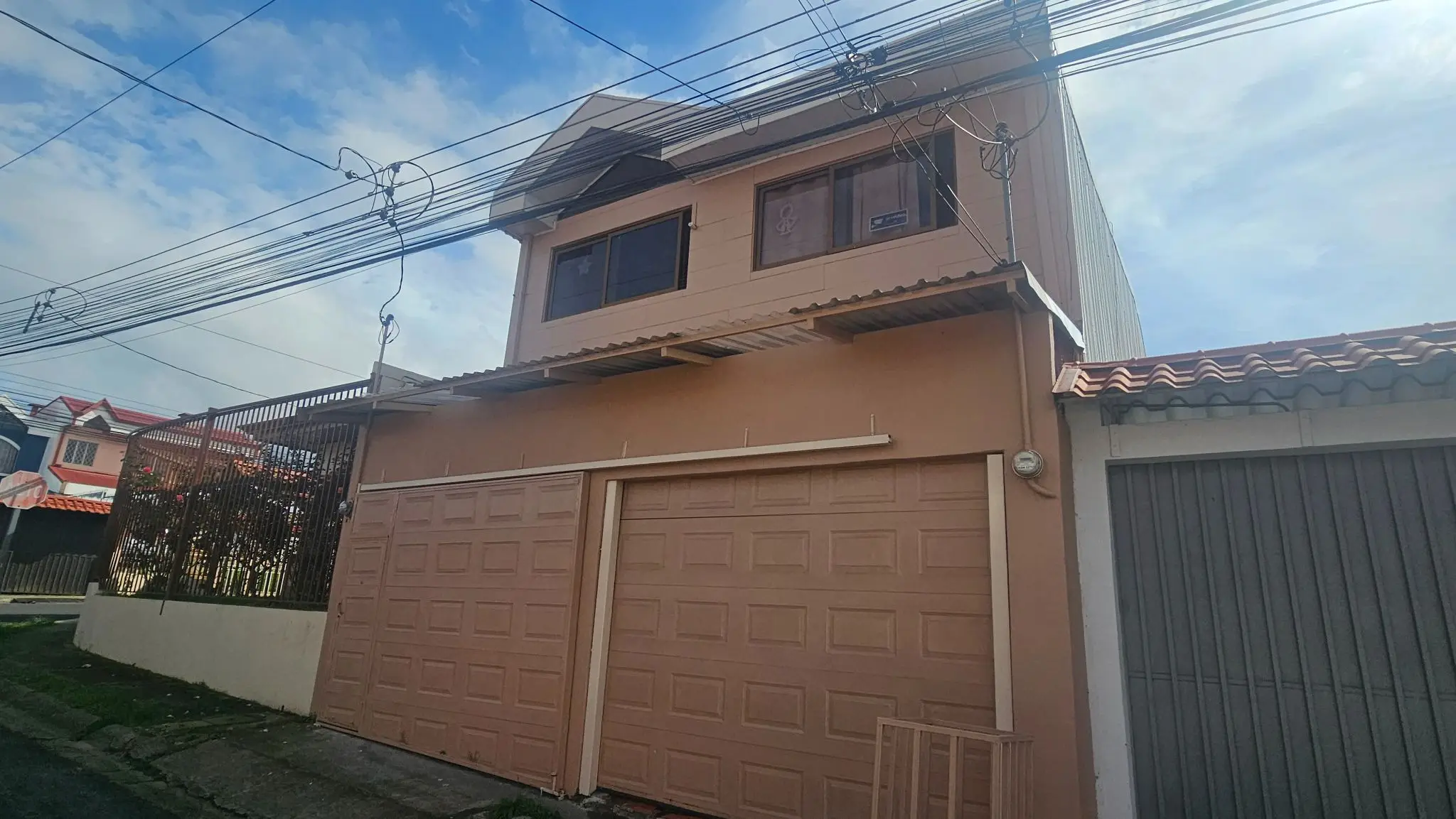 Spacious 6-Bedroom Family Home in Residencial Saint Clare, Moravia - image 7