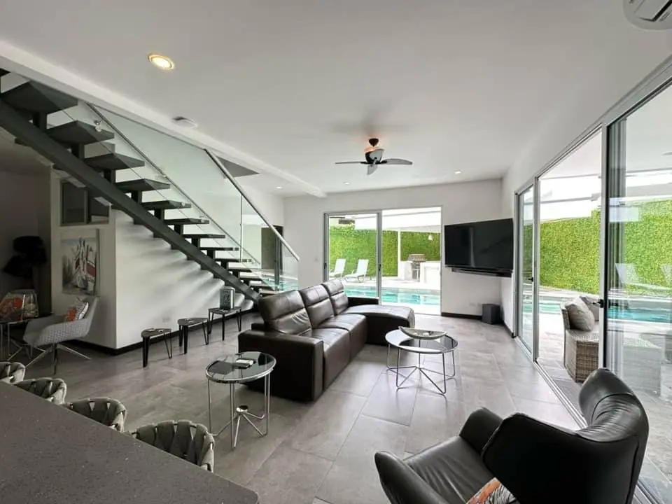 Beautiful Villa with pool in El Residencial Bambu, Puntaleona - image 5