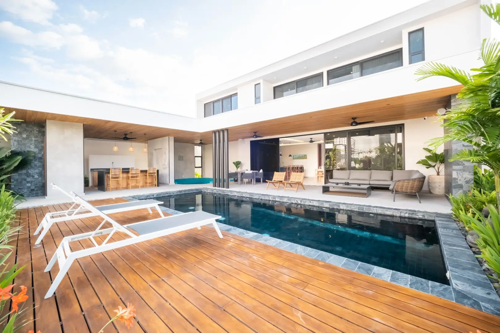 Luxury 5-Bedroom Home in Jacó, Costa Rica - image 5