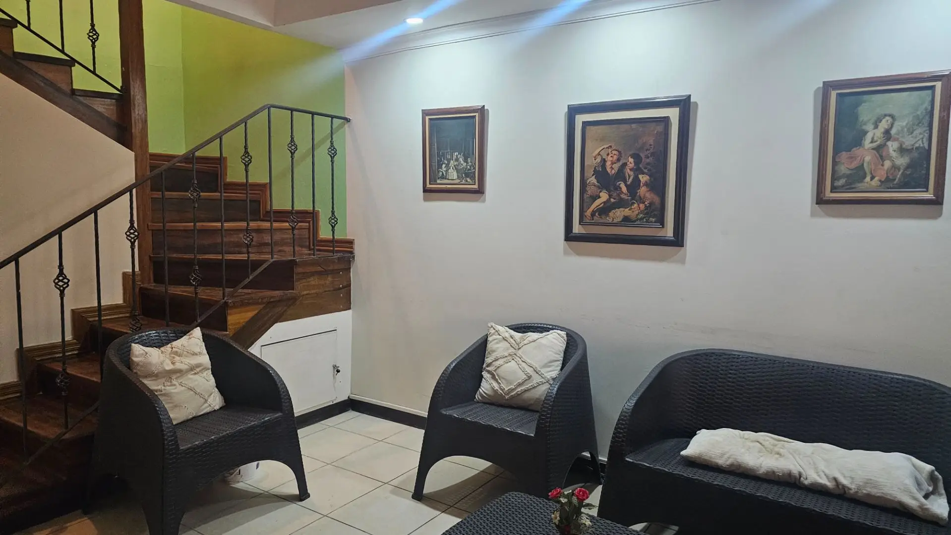 Spacious 6-Bedroom Family Home in Residencial Saint Clare, Moravia - image 9