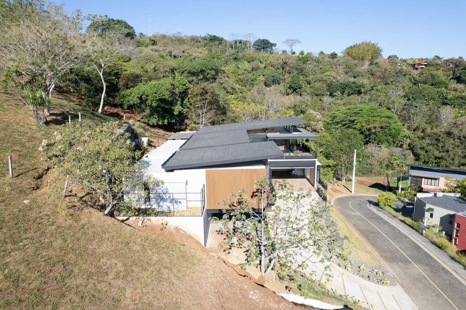 Exclusividad y Naturaleza: Residencia de Lujo con Vistas Panorámicas en Naranjo - image 14