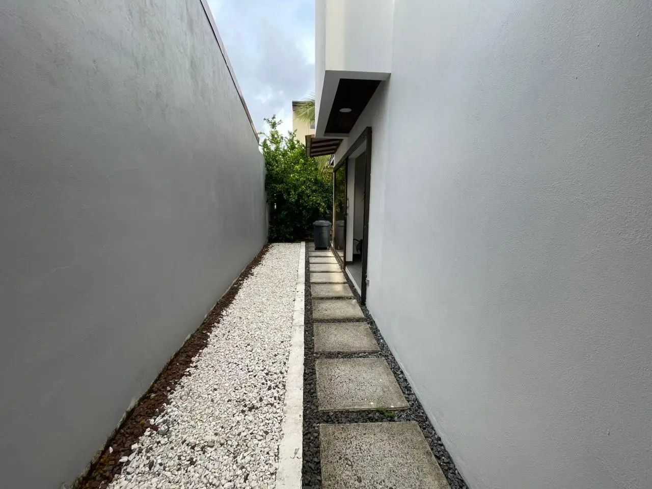 Sleek Modern 4-Bedroom House in Grecia, Alajuela with Ocean Views & Jacuzzi - image 10