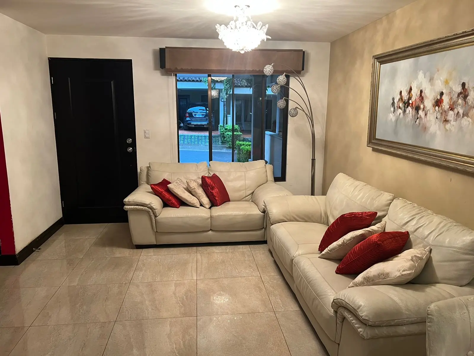 Santa Ana: 3-Bed Townhouse in Gated Community - Rent! - image 4