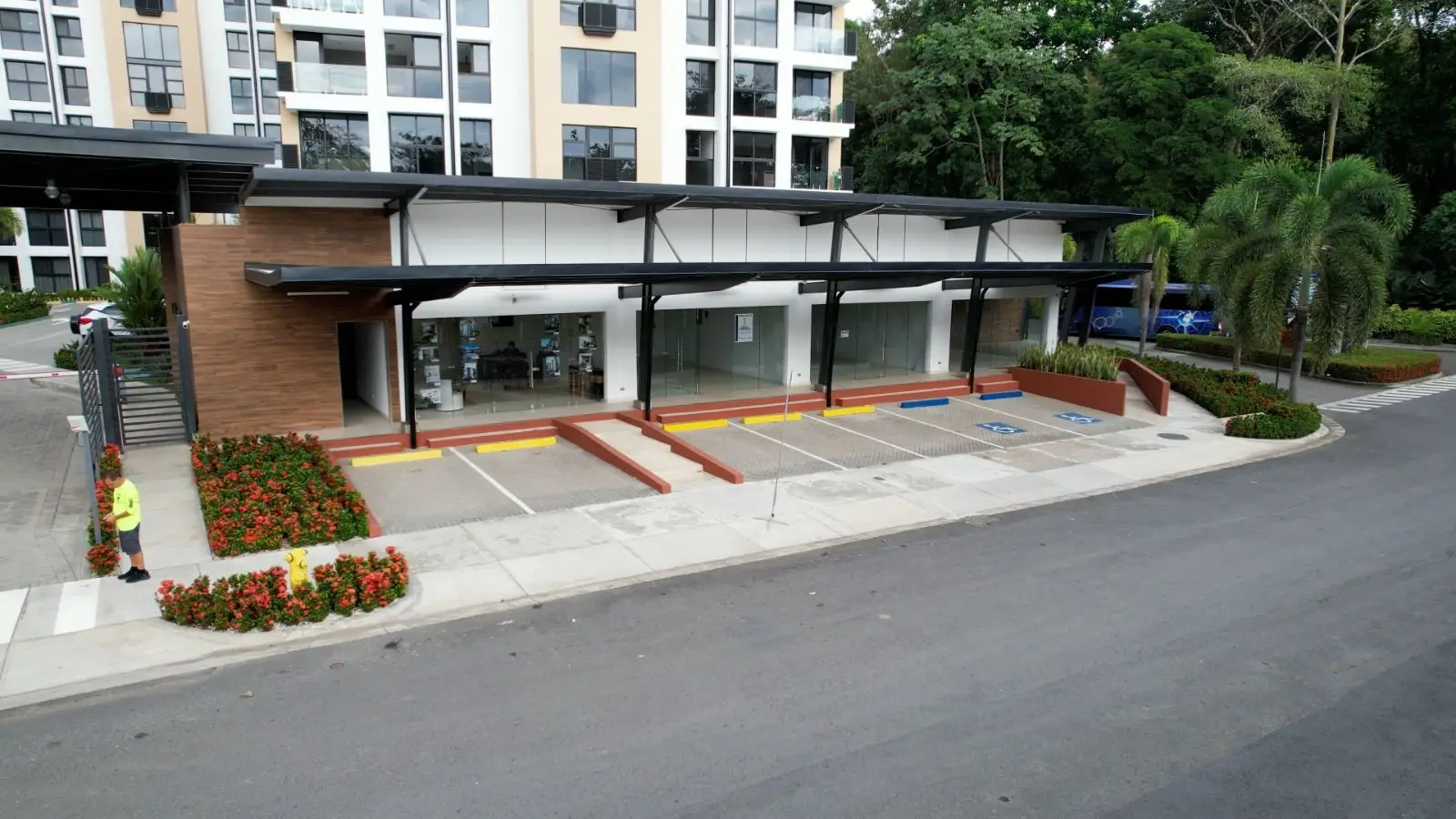 Brand New Modern Office/Commercial Space in Jacó, Costa Rica - Prime Location - image 11