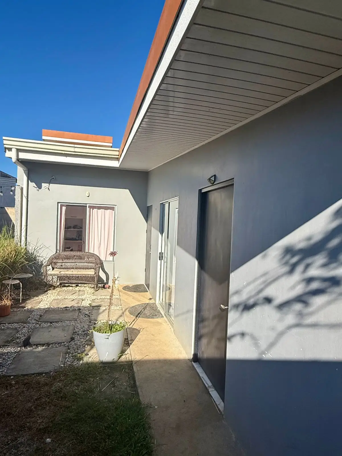 Modern and elegant house in Zaragoza de Palmares with an excellent location. - image 3