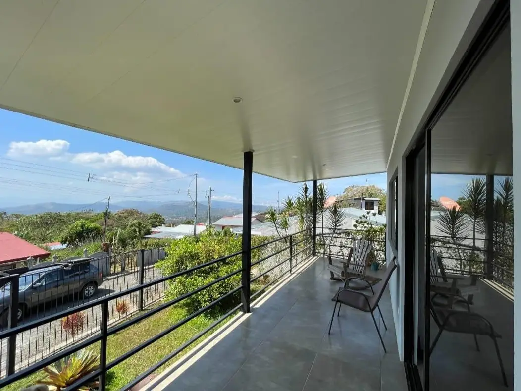 Charming 2-BR Modern Home in Naranjo with Stunning Views - image 2