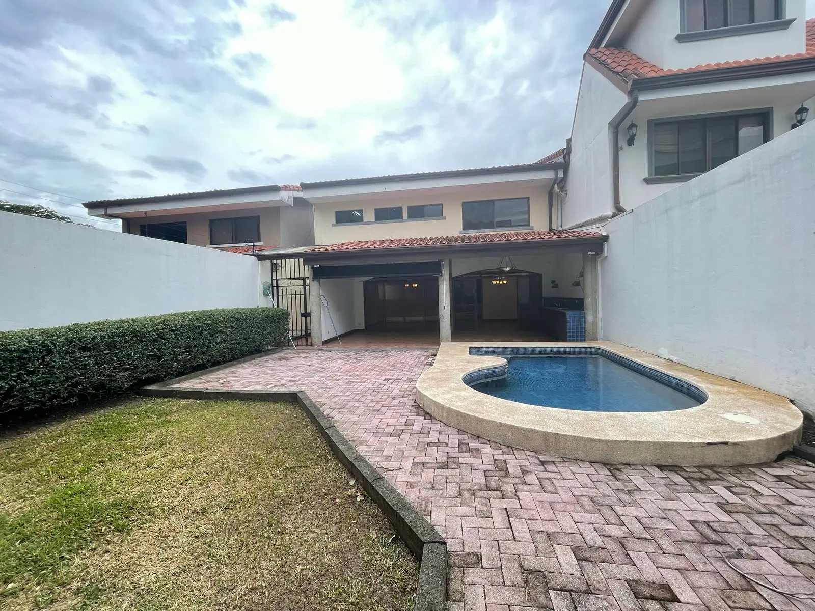 For Sale - House in Gated Community, Santa Ana - image 9