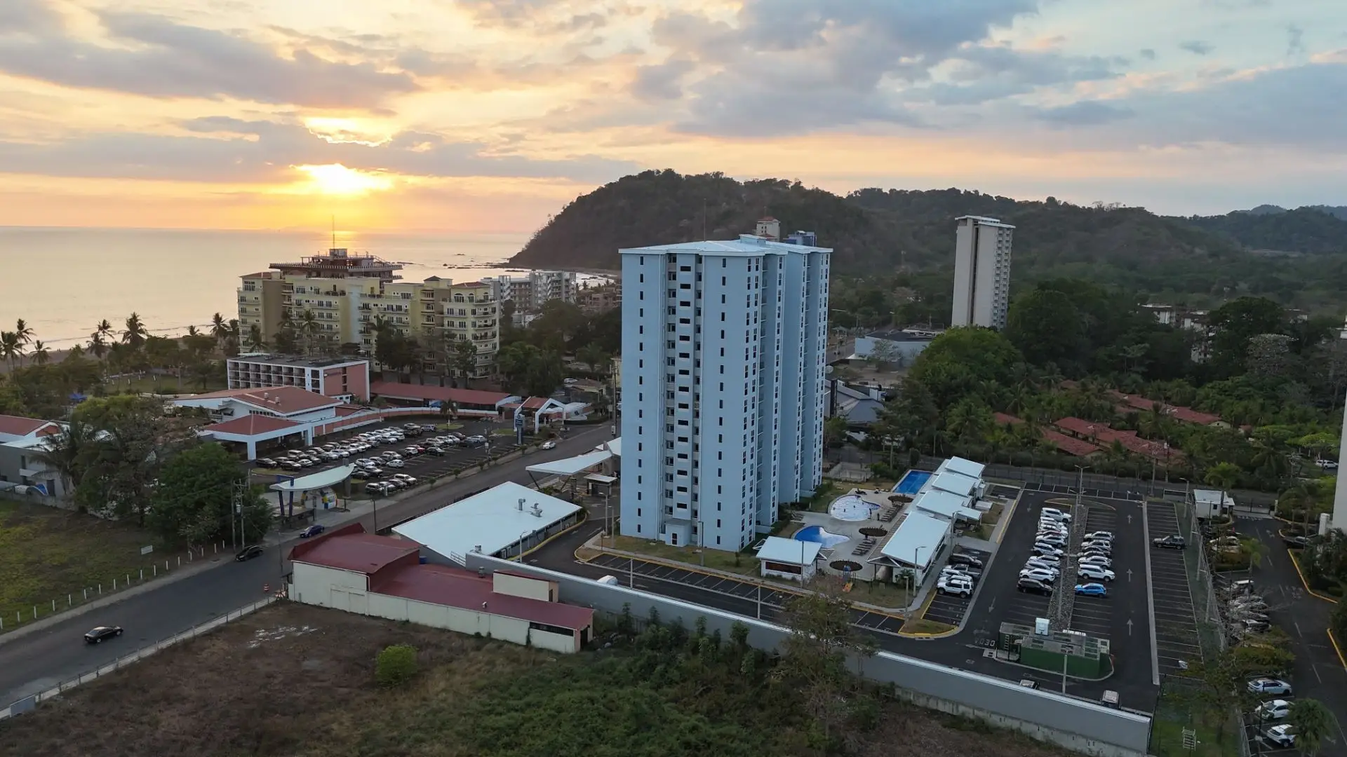 Jacó Luxury Awaits: Brand New 3-BR Condo  Mountain Views  & with Ocean - image 7