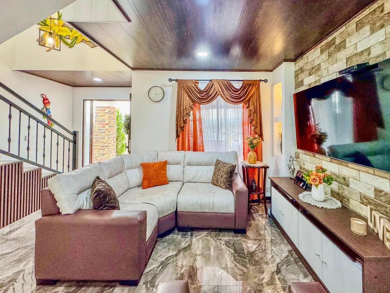 Stunning New 3-Bed, 3-Bath Home in Grecia, Alajuela - Modern Living - image 9