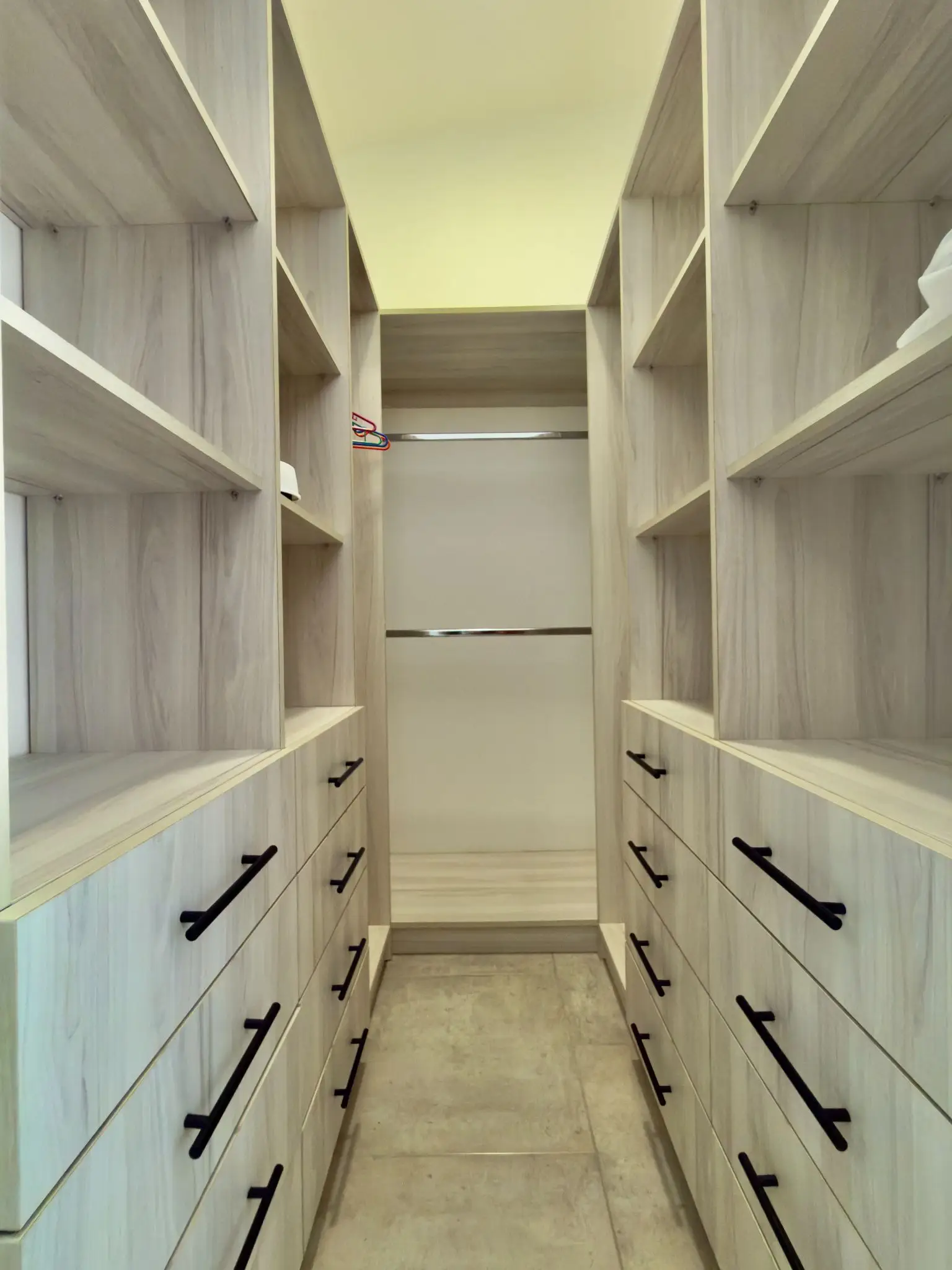 Experience Modern Living in Jacó: Stylish 2-Bed Home in Hacienda Verde Gated Community - image 4