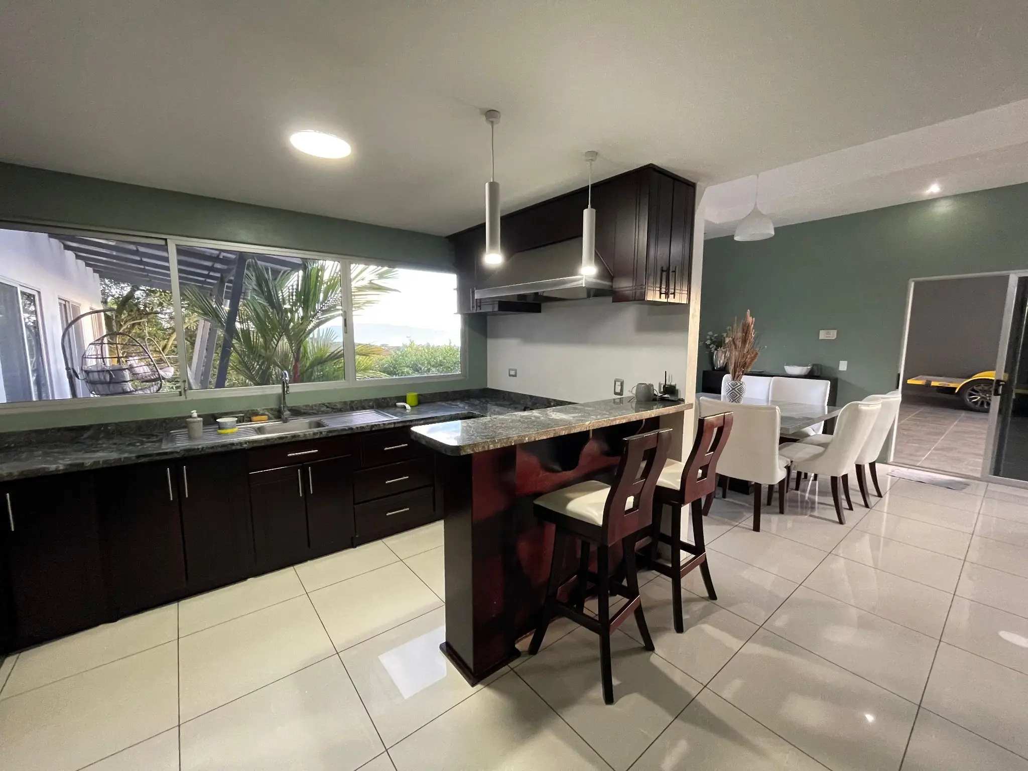 Modern 2-Bed Villa with Mountain Views in Grecia, Costa Rica - image 9