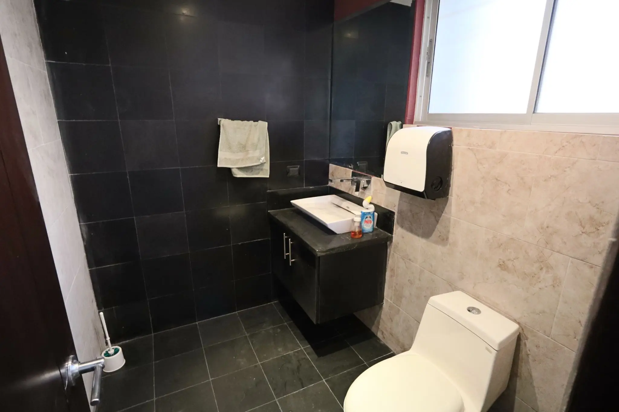 Corporate Office for Rent - image 10