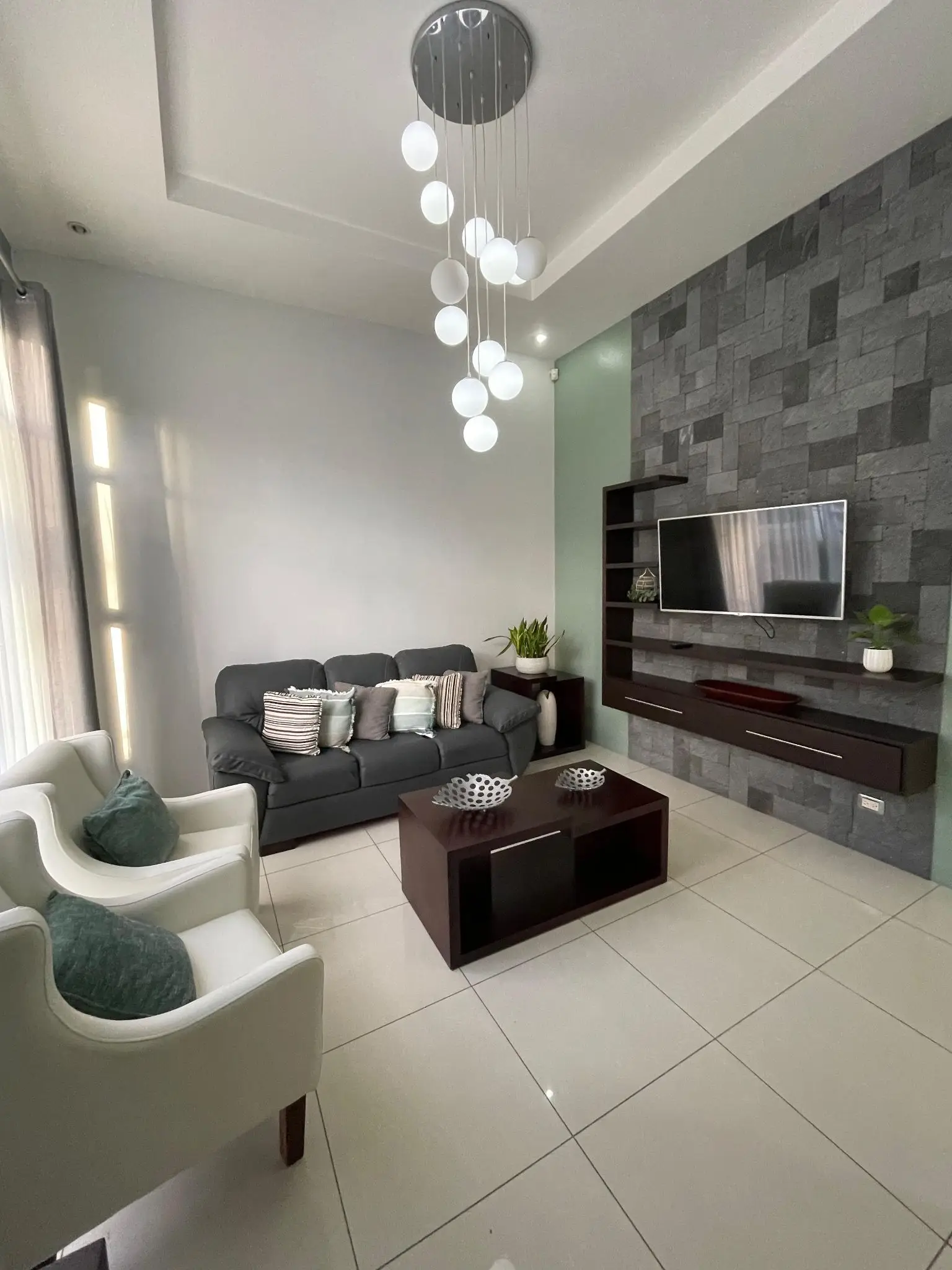 Modern 2-Bed Villa with Mountain Views in Grecia, Costa Rica - image 11