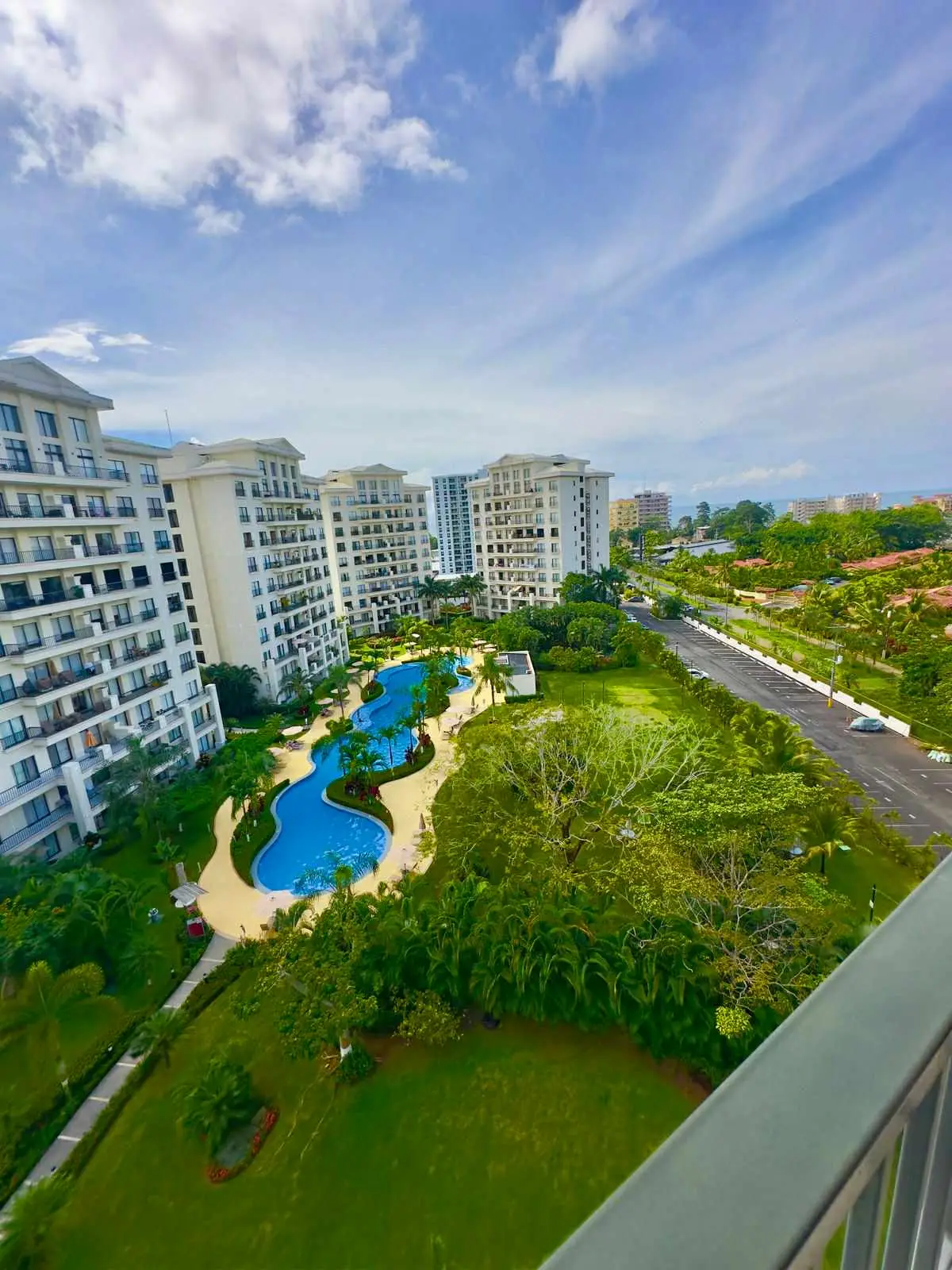 Modern 3-BR Condo in Jaco Bay Gated Community, Wake up to palm trees. End every day with a Pacific Sunset. - image 3