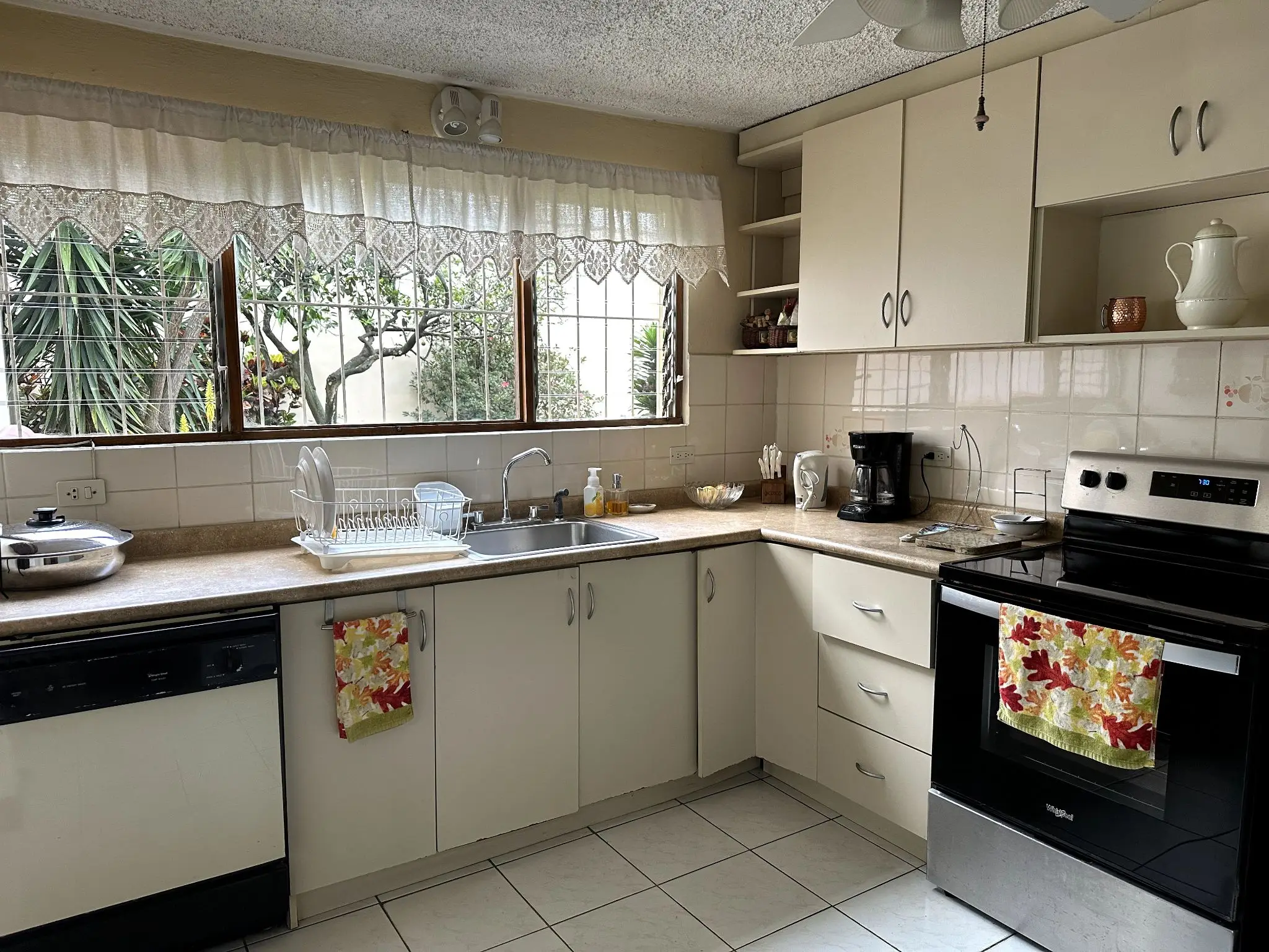 Spacious 4 bedroom house in la Geroma - Ideal Family Home - image 2