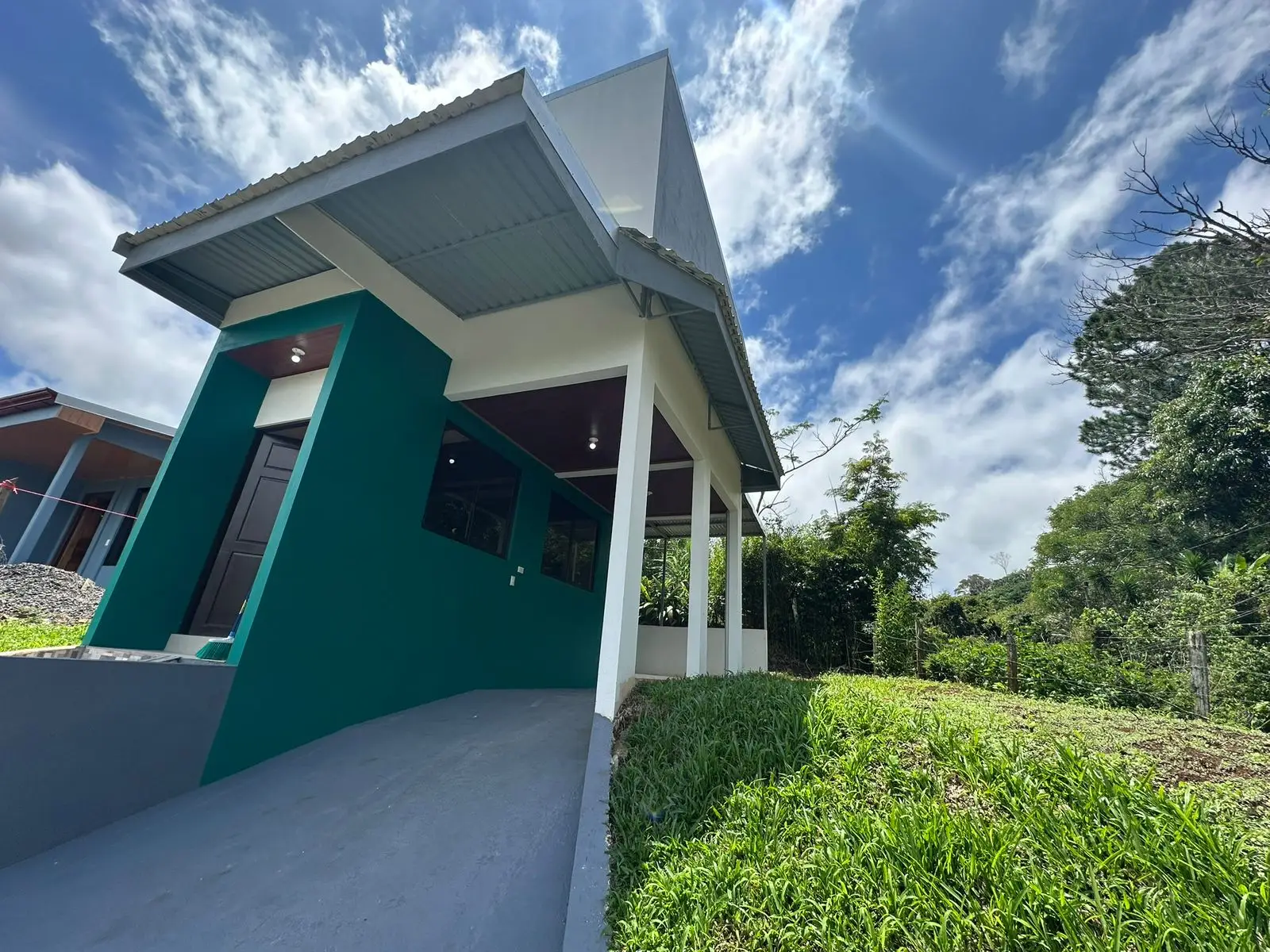 Live or invest in Puriscal. Brand-new home, secure investment. - image 2