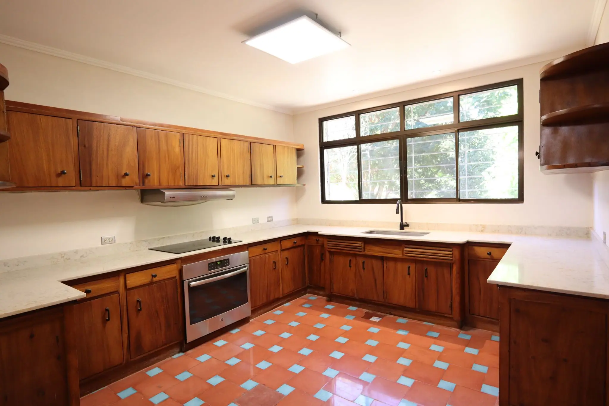 Luxurious 4-Bed Costa Rica Estate for Rent with Pool & Panoramic Views - image 8