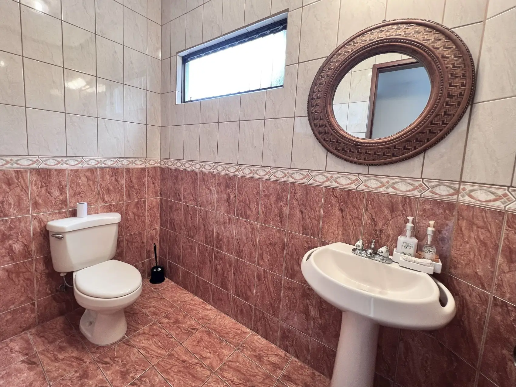 Elegant Two-Story Home with Pool and Panoramic Views in Las Cumbres, Brasil de Mora - image 12