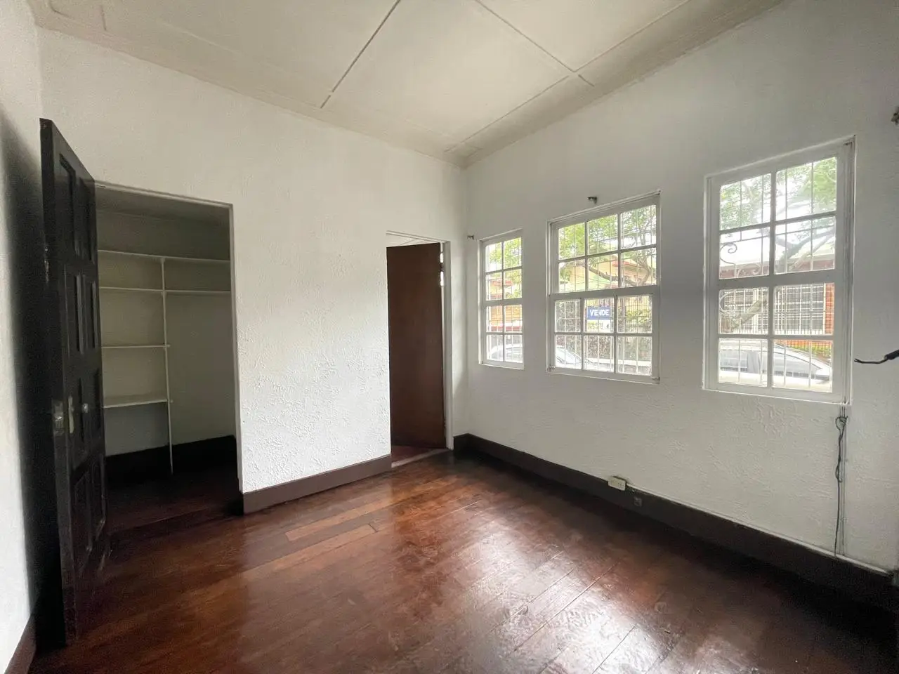 Alquiler Local Comercial Bo. Escalante - image 4